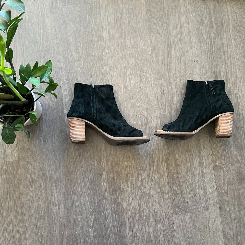 Tom Black Suede Open-Toed Chunky Heel Sandals with Zipper Closure